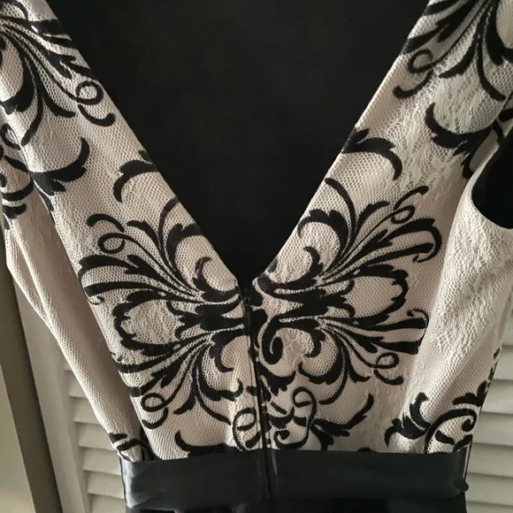 Evening wear - Picture 4 of 7